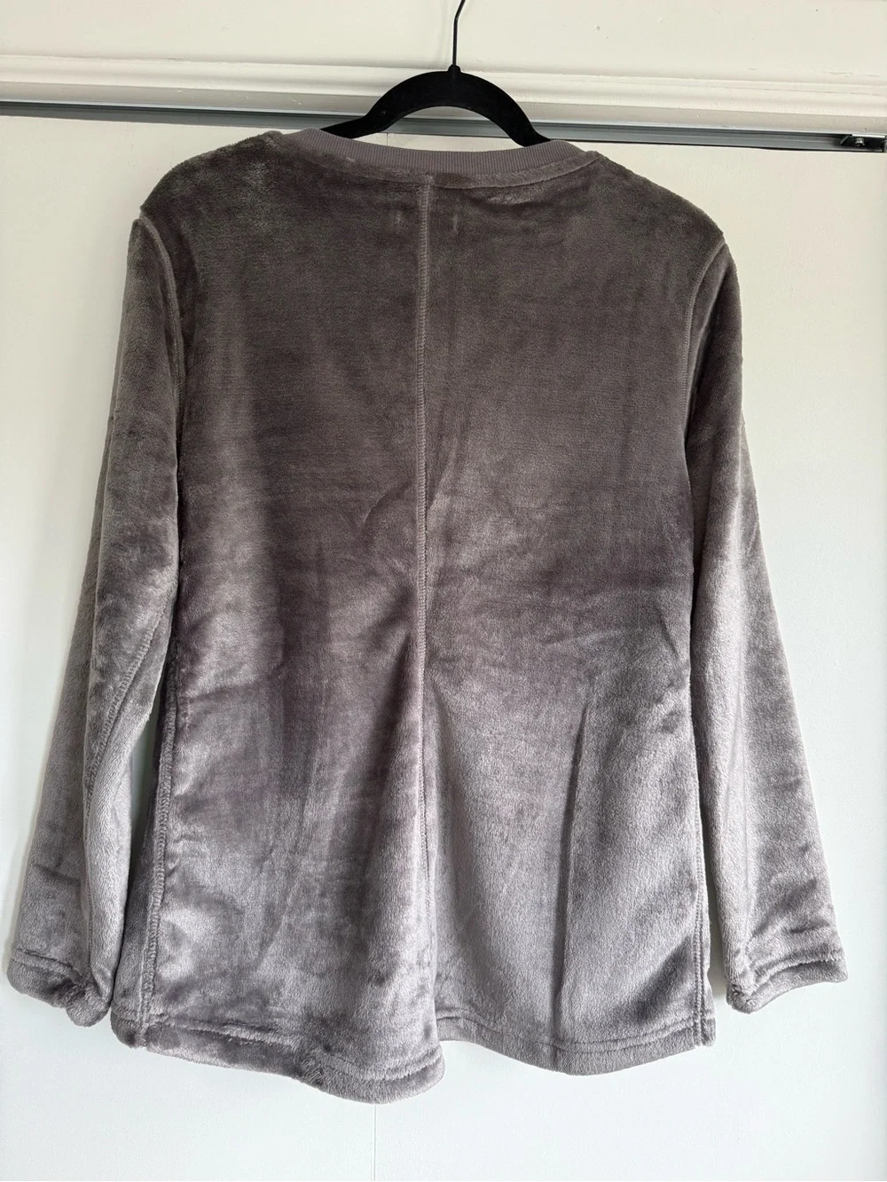 UGG Gray Plush Fleece V-Neck Pullover Size S NWOT Lounge